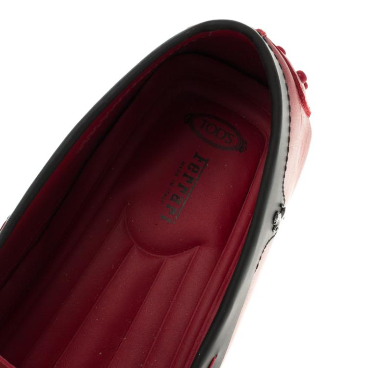 مملوكة مسبقًا Tod's for Ferrari Red and Black Leather Penny Loafers Size 44