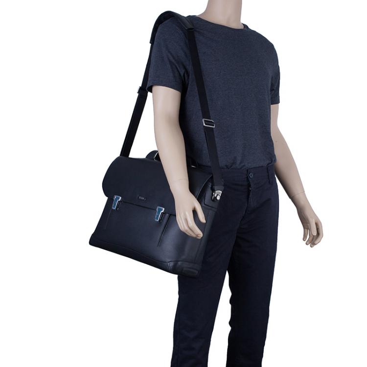 مملوكة مسبقًا Tumi Black Leather Formula T Compartment Bag