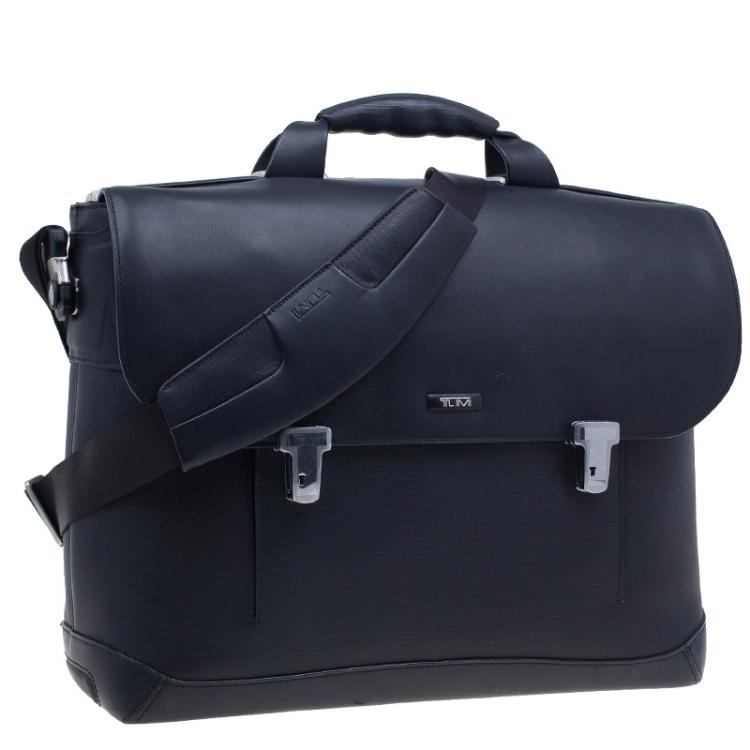مملوكة مسبقًا Tumi Black Leather Formula T Compartment Bag