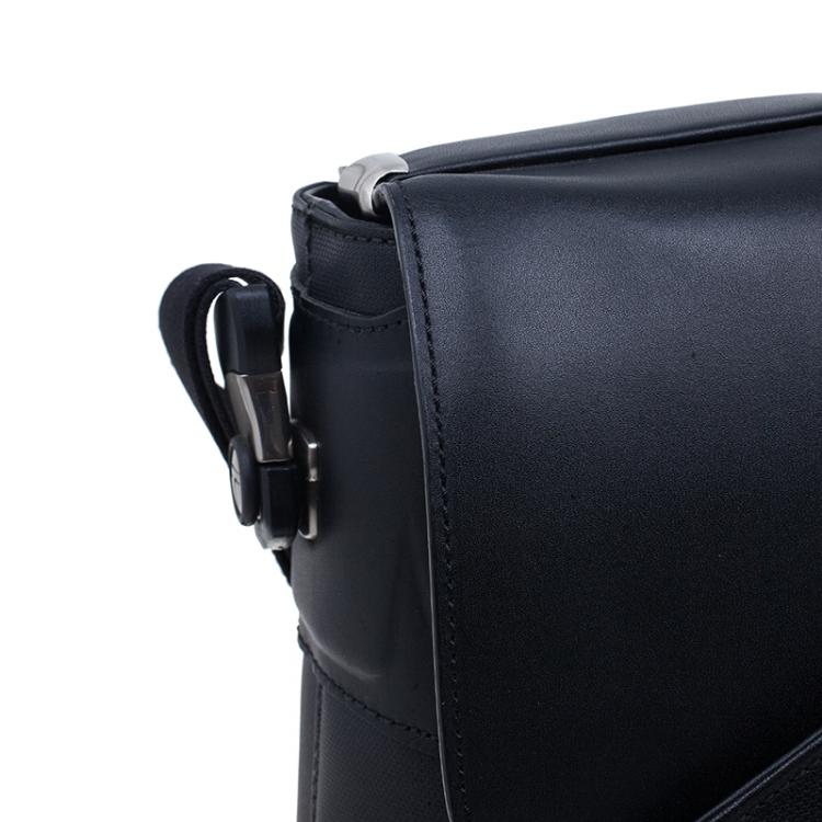 مملوكة مسبقًا Tumi Black Leather Formula T Compartment Bag