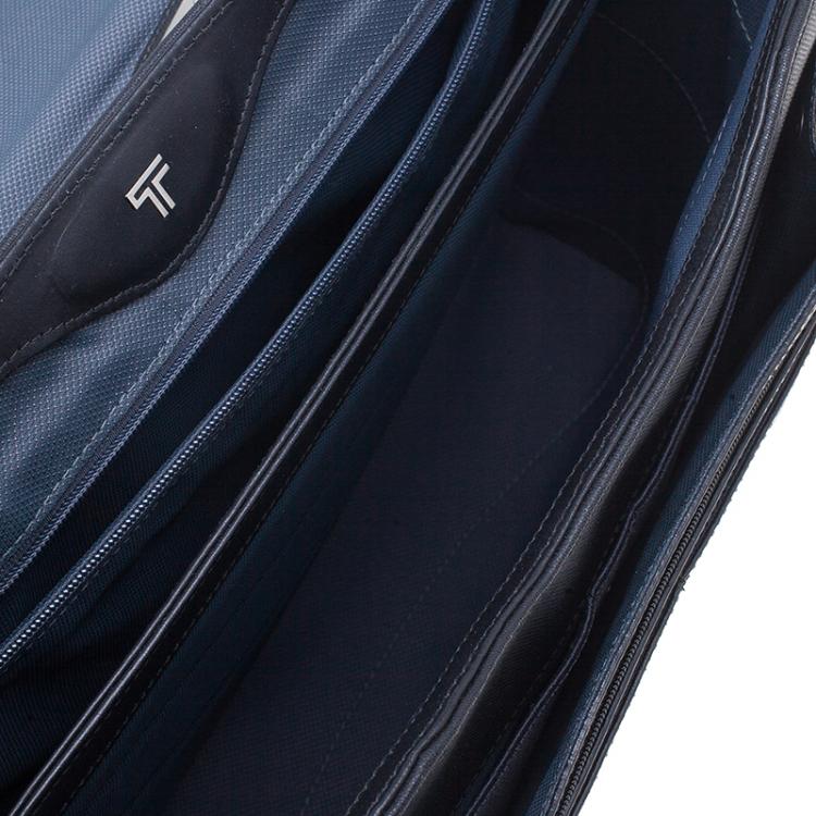 مملوكة مسبقًا Tumi Black Leather Formula T Compartment Bag