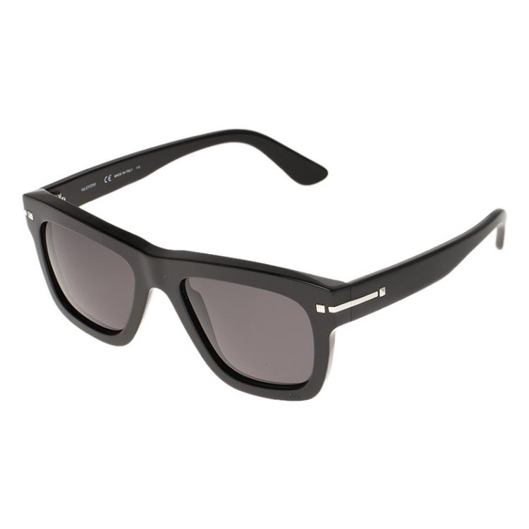 Pre Owned Valentino Black V702S Wayfarers
