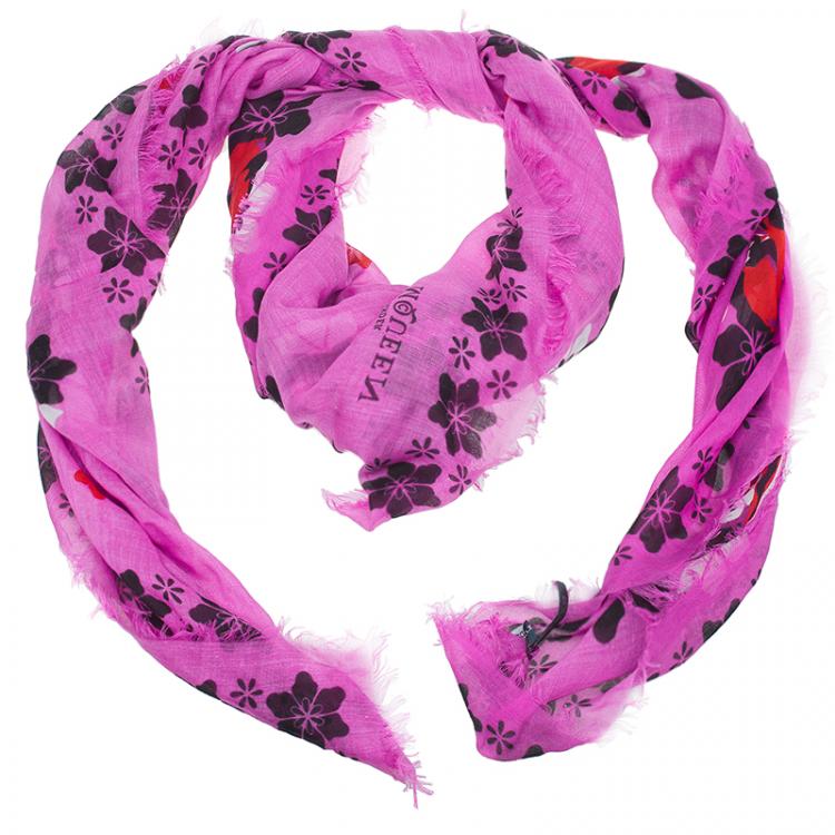 Pre Owned Alexander McQueen Pink Skull Printed Silk Square Scarf