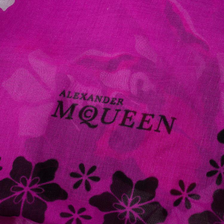 Pre Owned Alexander McQueen Pink Skull Printed Silk Square Scarf