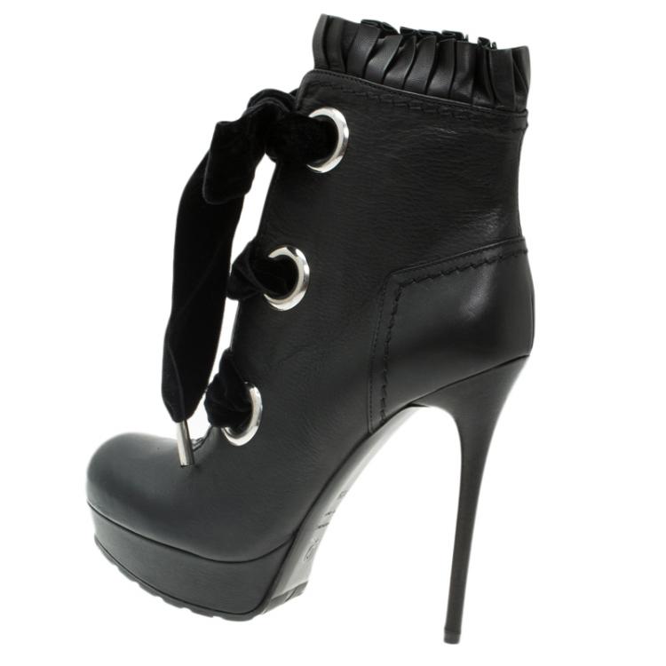مملوكة مسبقًا Alexander McQueen Black Leather and Velvet Lace Up Platform Ankle Boots Size 38.5