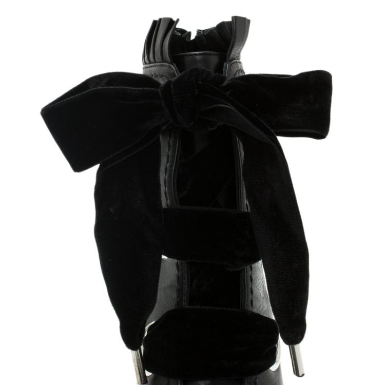 مملوكة مسبقًا Alexander McQueen Black Leather and Velvet Lace Up Platform Ankle Boots Size 38.5