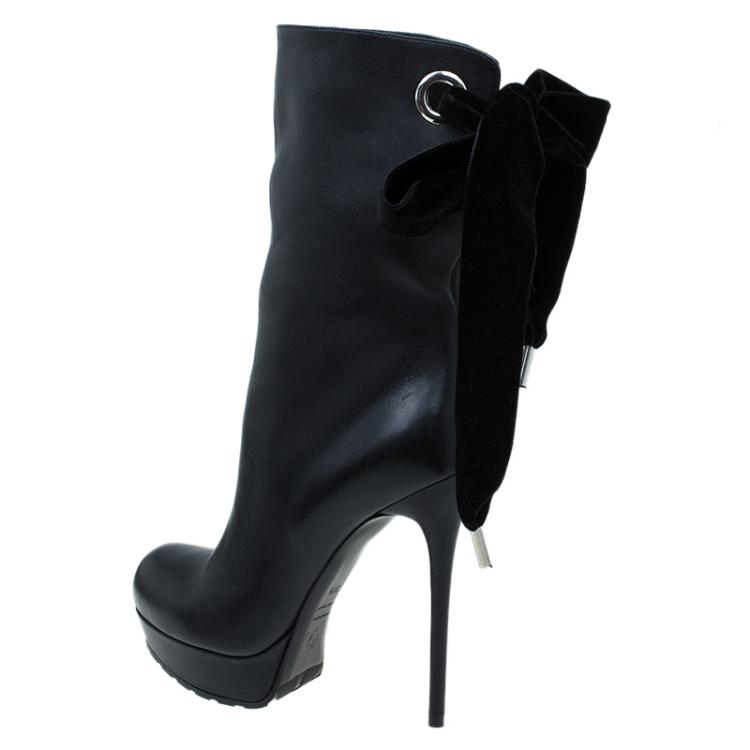مملوكة مسبقًا Alexander McQueen Black Leather Bowtie Platform Ankle Boots Size 38.5