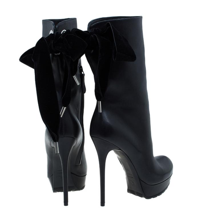 مملوكة مسبقًا Alexander McQueen Black Leather Bowtie Platform Ankle Boots Size 38.5