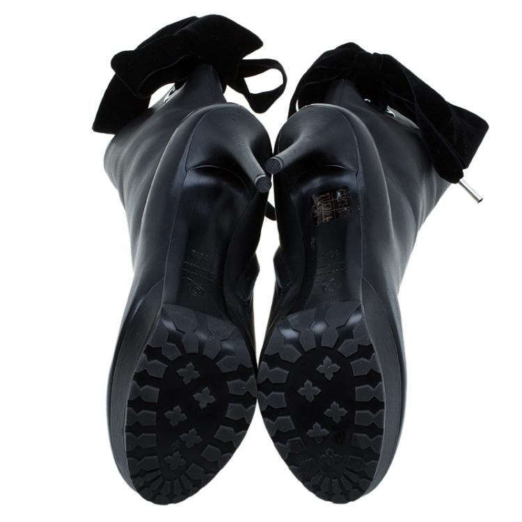 مملوكة مسبقًا Alexander McQueen Black Leather Bowtie Platform Ankle Boots Size 38.5