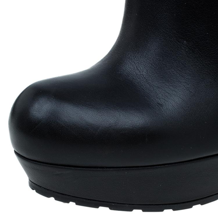 مملوكة مسبقًا Alexander McQueen Black Leather Bowtie Platform Ankle Boots Size 38.5