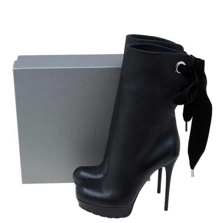مملوكة مسبقًا Alexander McQueen Black Leather Bowtie Platform Ankle Boots Size 38.5