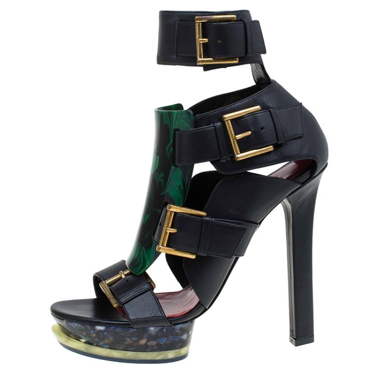مملوكة مسبقًا Alexander McQueen Black Leather Plexi Plaque Strappy Platform Sandals 39