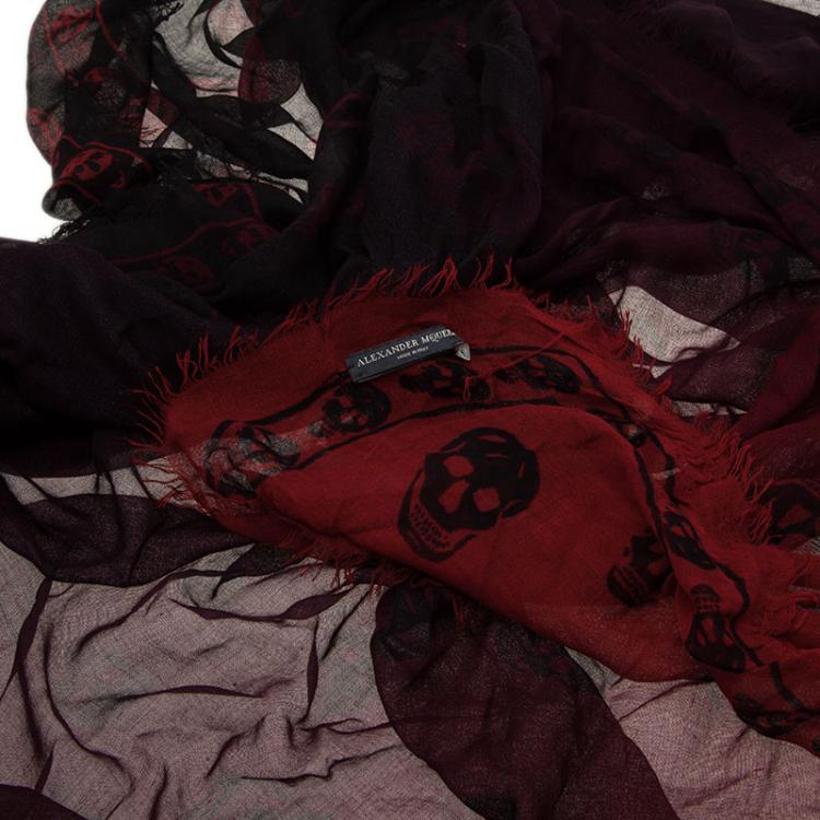 مملوكة مسبقًا Alexander McQueen Black and Red Cashmere and Silk Blend Skull Scarf