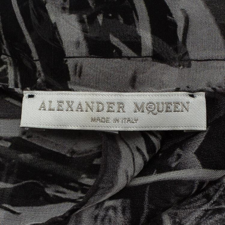 Pre Owned Alexander McQueen Grey Printed Silk Square Scarf