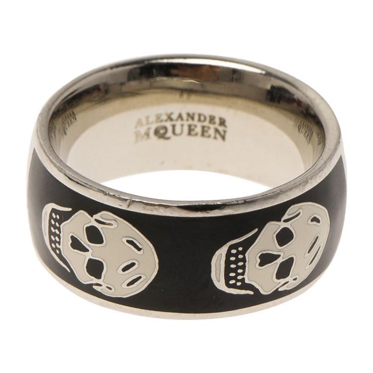 Pre Owned Alexander McQueen Black & White Enamel Skulls Silver Tone Band Ring Size 56