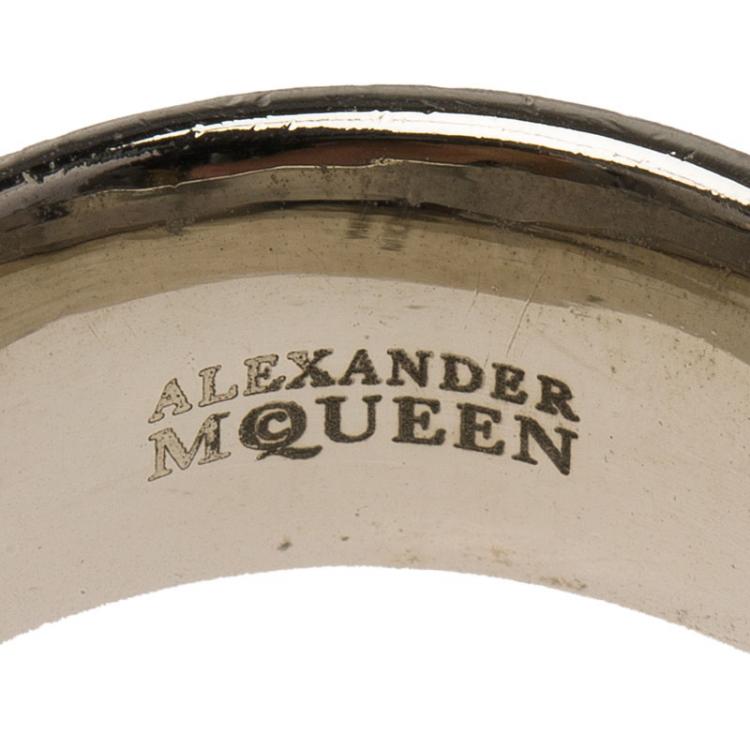 Pre Owned Alexander McQueen Black & White Enamel Skulls Silver Tone Band Ring Size 56