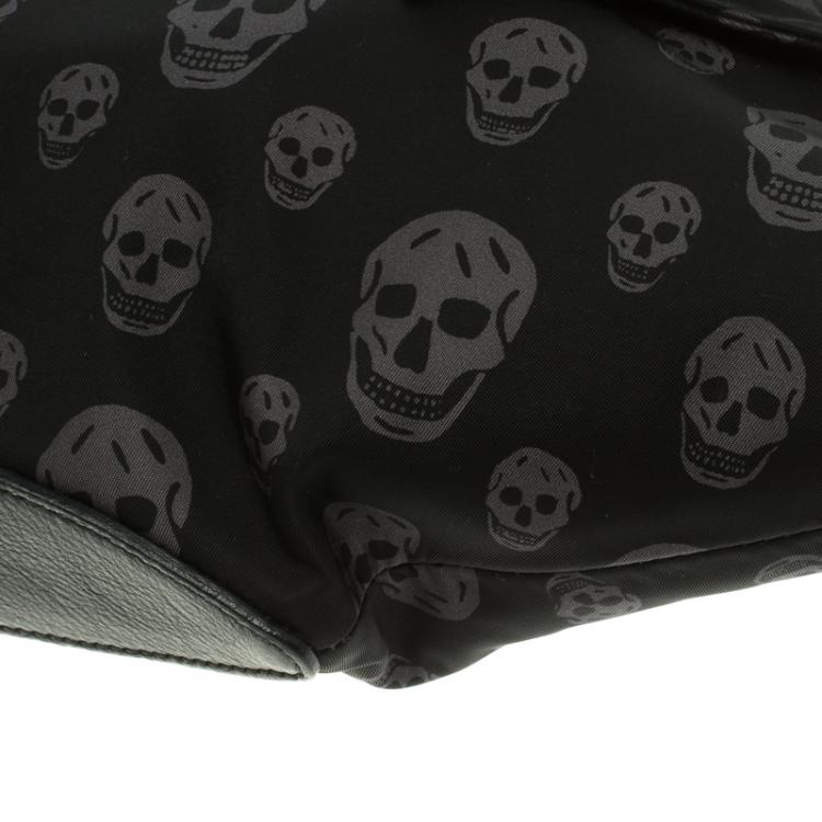 مملوكة مسبقًا Alexander Mcqueen Black Skull Print Nylon De Manta Clutch