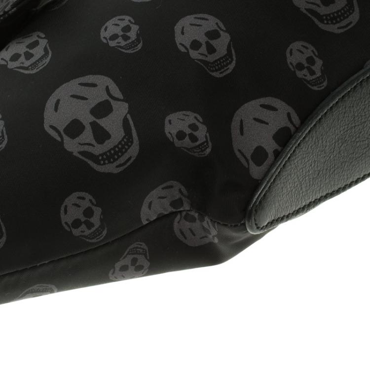 مملوكة مسبقًا Alexander Mcqueen Black Skull Print Nylon De Manta Clutch