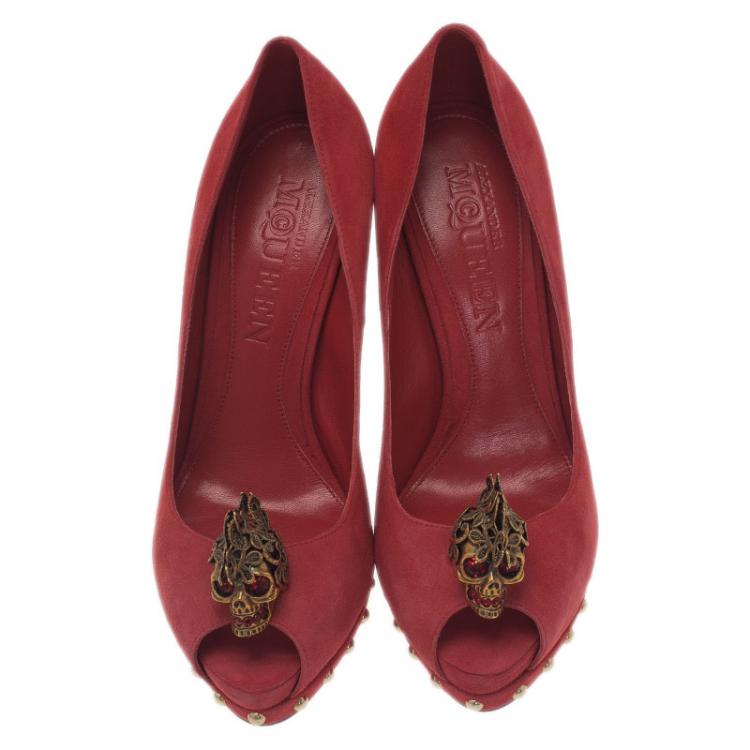 Pre Owned Alexander McQueen Red Suede Skull Embellished Platform Pumps Size 37.5 