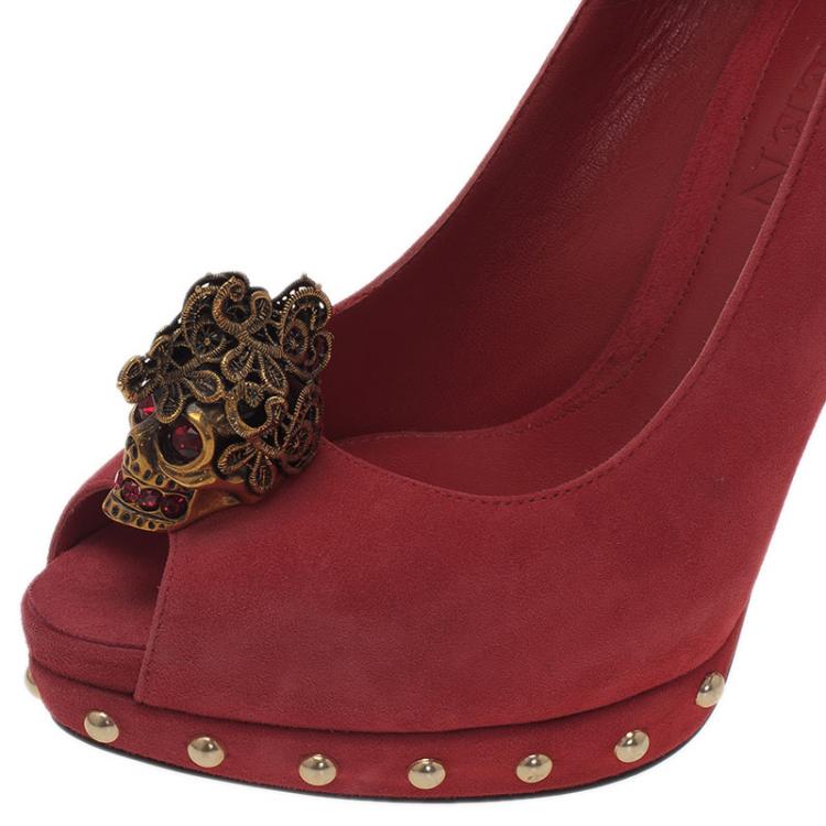Pre Owned Alexander McQueen Red Suede Skull Embellished Platform Pumps Size 37.5 