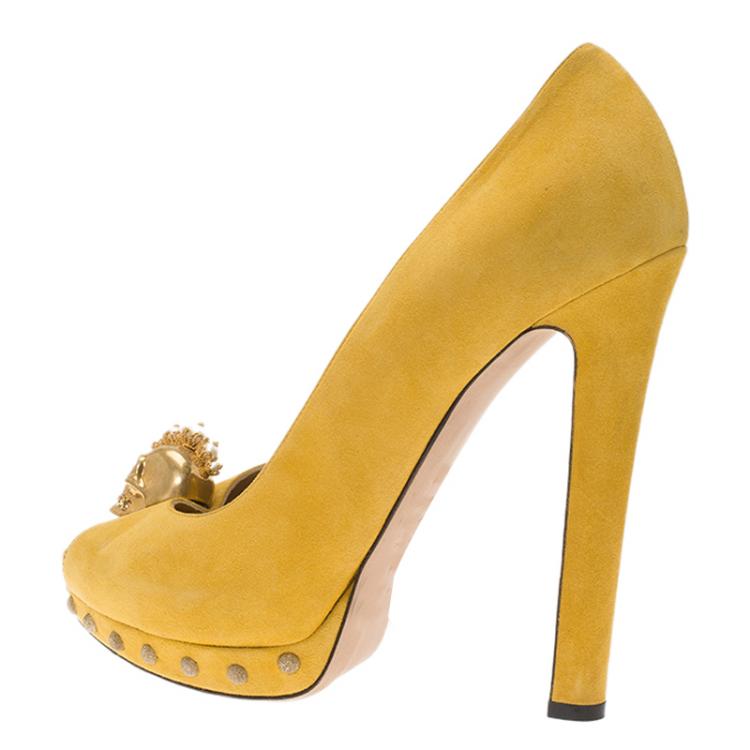 Pre Owned Alexander McQueen Yellow Suede Skull Embellished Peep Toe Platform Pumps Size 39.5