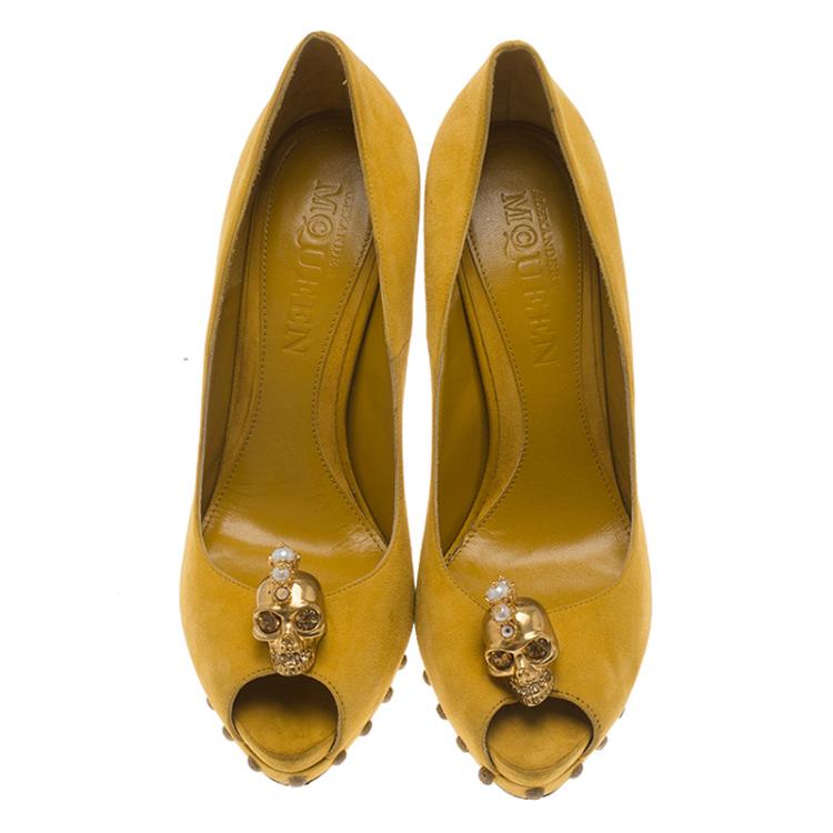 Pre Owned Alexander McQueen Yellow Suede Skull Embellished Peep Toe Platform Pumps Size 39.5