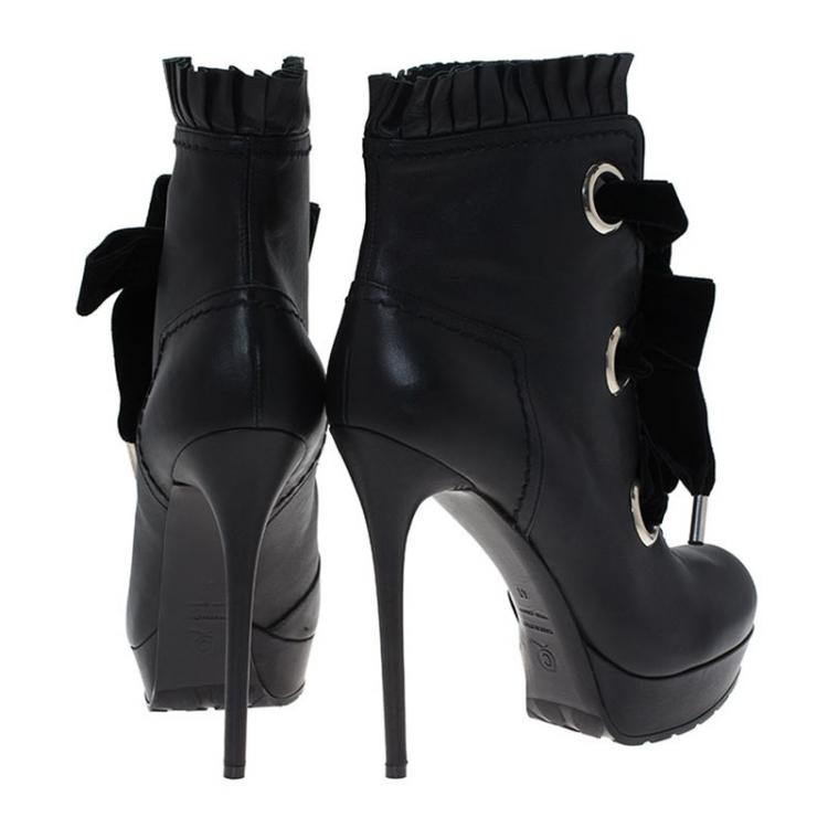 Pre Owned Alexander McQueen Black Leather and Velvet Lace Up Platform Ankle Boots Size 41