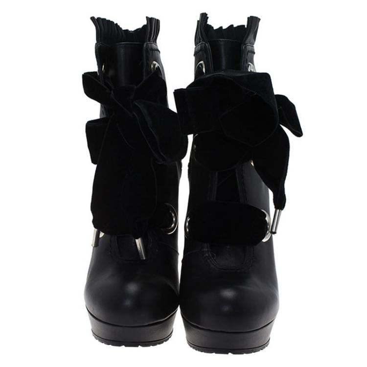 Pre Owned Alexander McQueen Black Leather and Velvet Lace Up Platform Ankle Boots Size 41