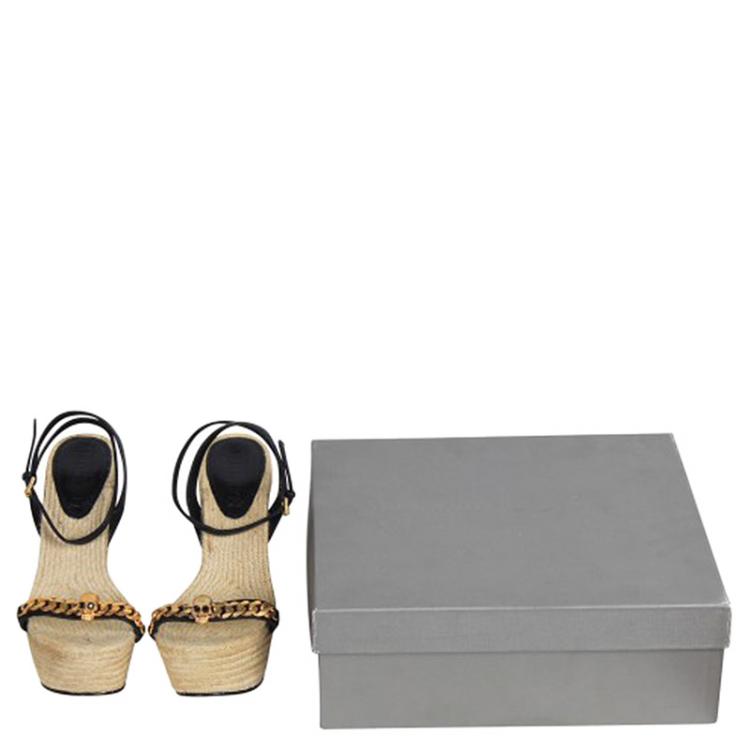 مملوكة مسبقًا Alexander McQueen Black Leather Chain Skull Ankle Strap Espadrille Wedges Size 37.5