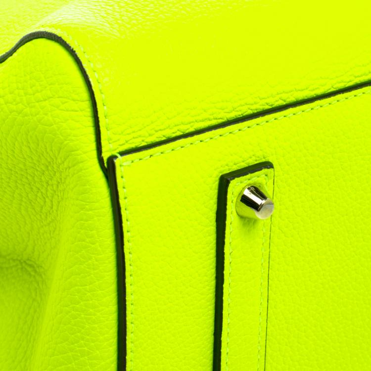 مملوكة مسبقًا Anya Hindmarch Neon Green Leather Maxi Ebury Have A Nice Day Tote