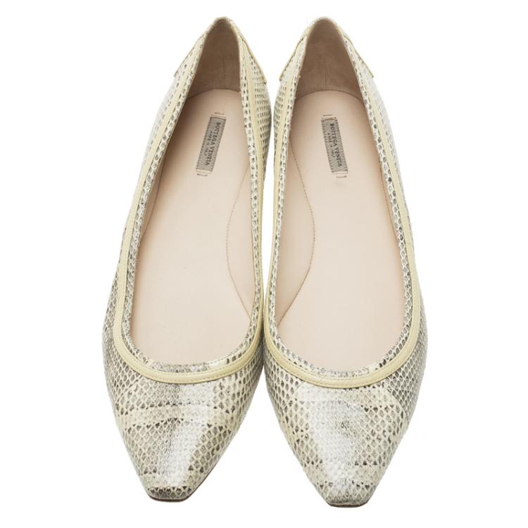 Pre Owned Bottega Veneta Cream Python Ballet Flats Size 39 