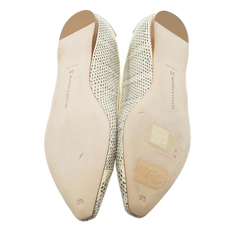 Pre Owned Bottega Veneta Cream Python Ballet Flats Size 39 