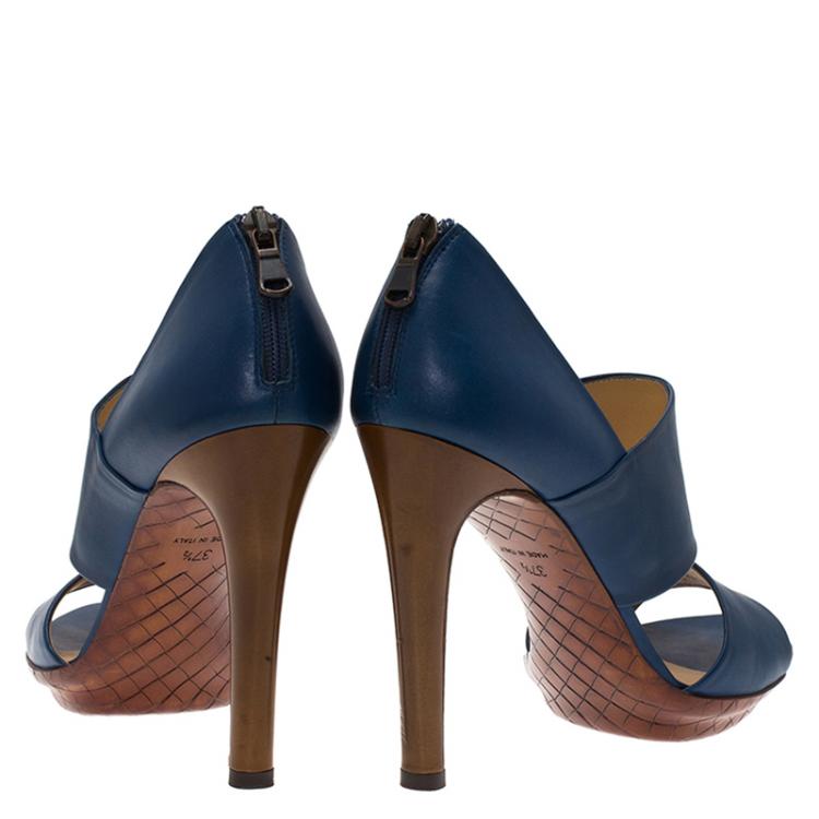 Pre Owned Bottega Veneta Blue Leather Wide Strap Sandals Size 37.5