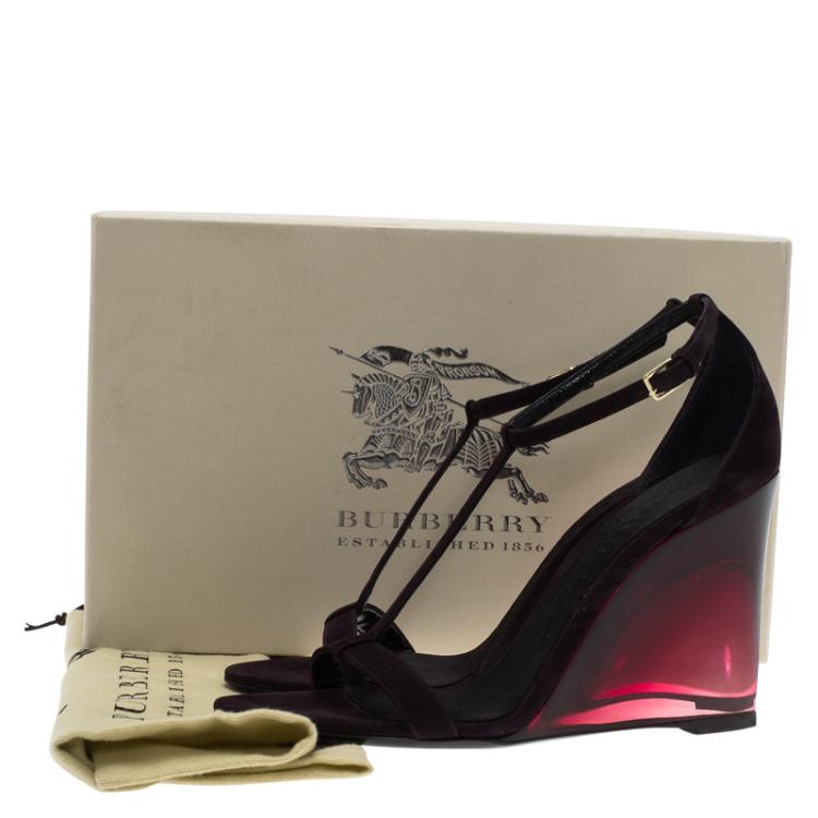 مملوكة مسبقًا Burberry Prorsum Purple Suede Leyburn Lucite Wedge Sandals Size 37.5