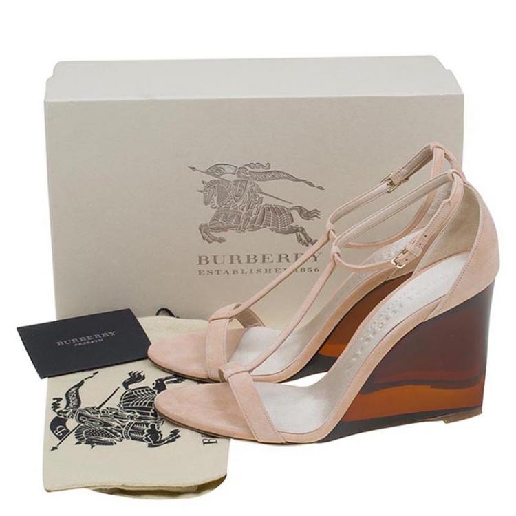 مملوكة مسبقًا Burberry Prorsum Blush Pink Suede Leyburn Lucite Wedge Sandals Size 40