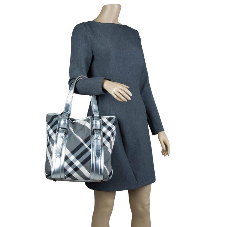 Burberry victoria outlet beat check tote