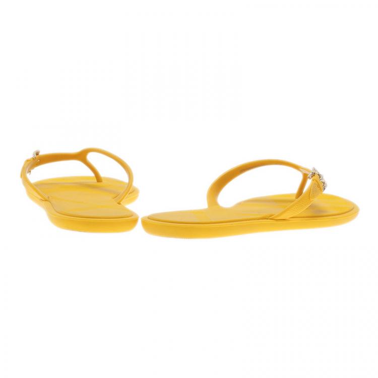 Pre Owned Burberry Yellow Wallford Rubber Flip Flops Size 38 