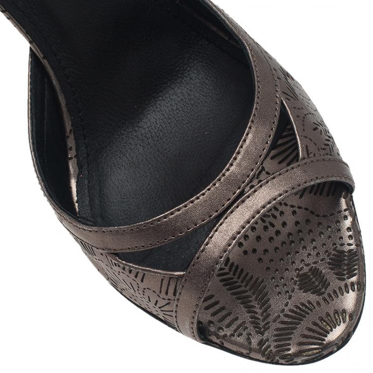Pre Owned Burberry Metallic Grey Perforated Leather Ankle Strap Sandals  Size 39