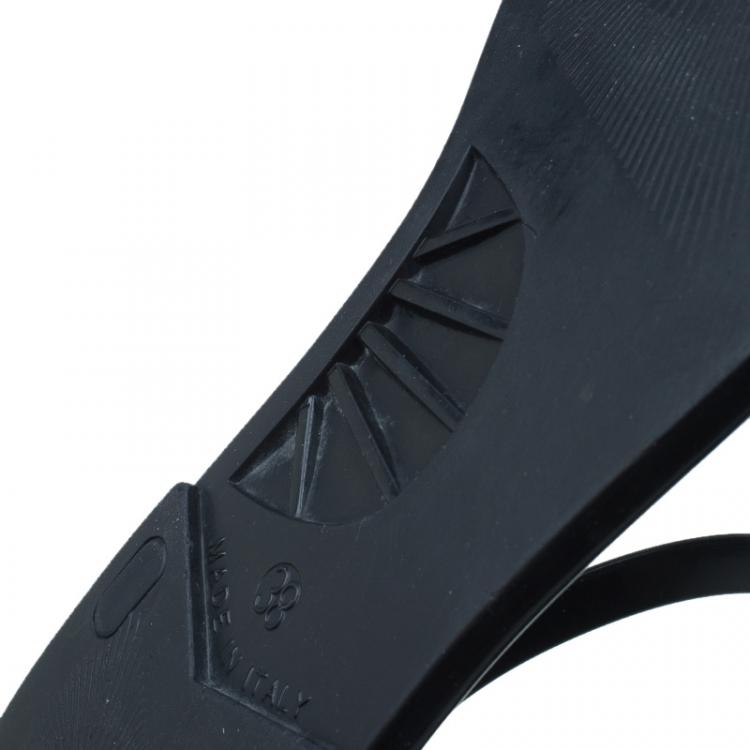 Pre Owned Burberry Black Rubber Novacheck Thong Ankle Strap Sandals Size 38