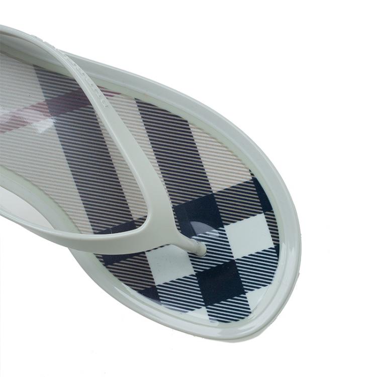 Pre Owned Burberry Cream Novacheck Rubber Thong Sandals Size 36