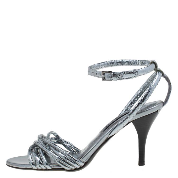 مملوكة مسبقًا Burberry Prorsum Silver Metallic Leather Ankle Strap Sandals Size 35