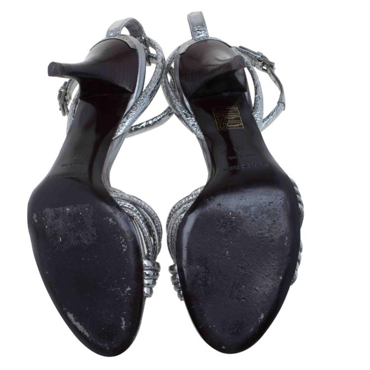 مملوكة مسبقًا Burberry Prorsum Silver Metallic Leather Ankle Strap Sandals Size 35