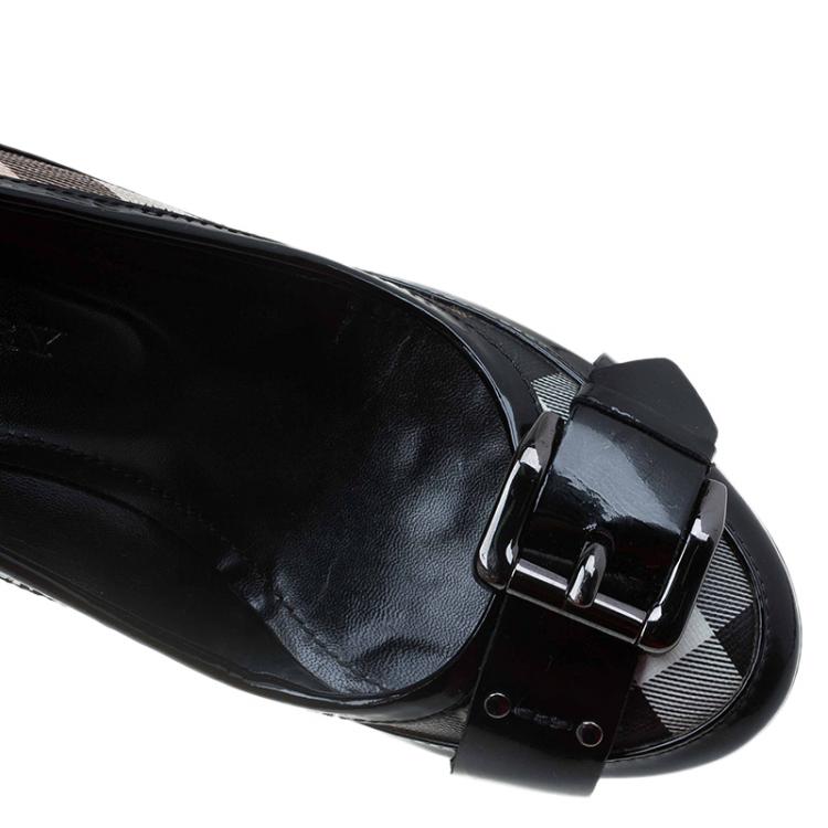 Pre Owned Burberry Black Patent Leather and Canvas Buckle Pumps Size 36
