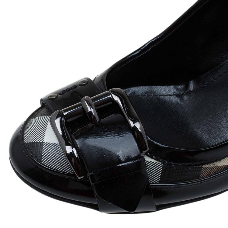 Pre Owned Burberry Black Patent Leather and Canvas Buckle Pumps Size 36
