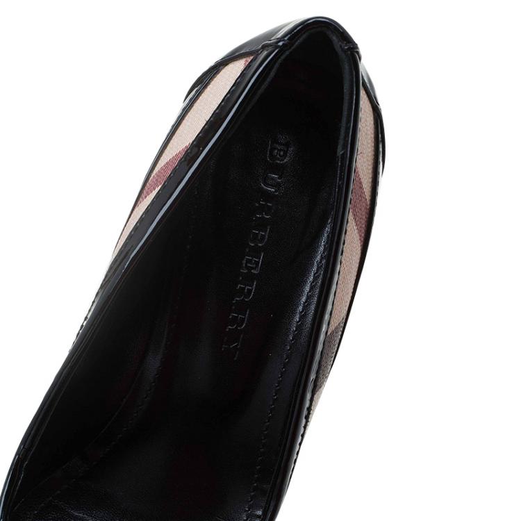 Pre Owned Burberry Black Patent Leather and Canvas Buckle Pumps Size 36