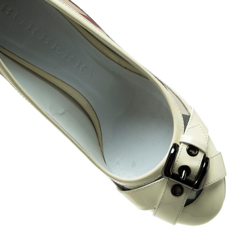 Pre Owned Burberry Cream Patent Leather and Canvas Buckle Pumps Size 38