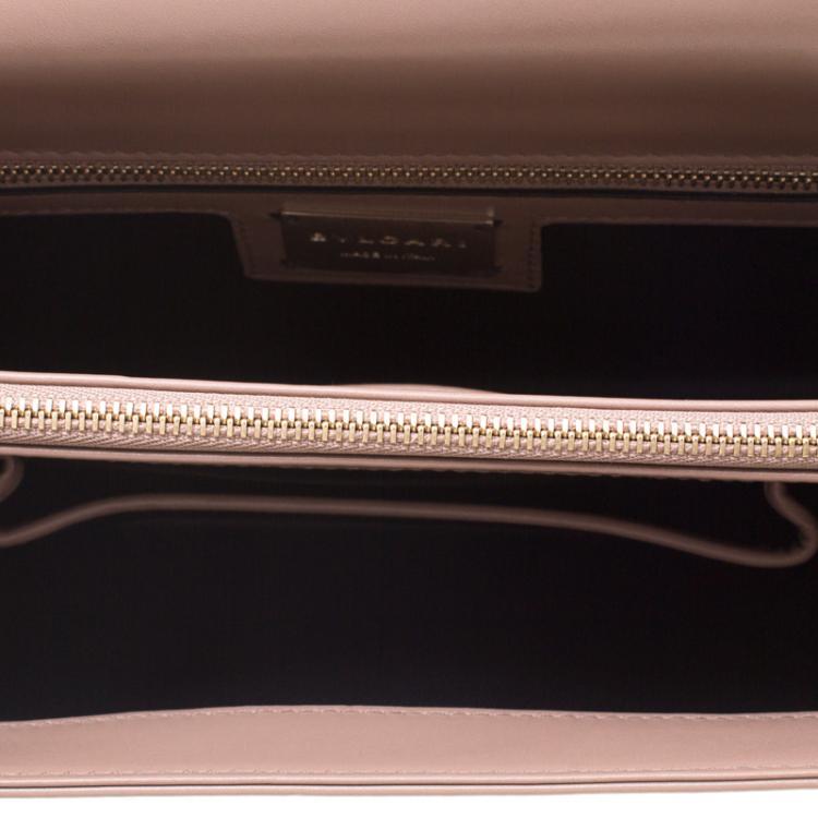مملوكة مسبقًا Bvlgari Off White/Beige Leather Medium Serpenti Forever Shoulder Bag