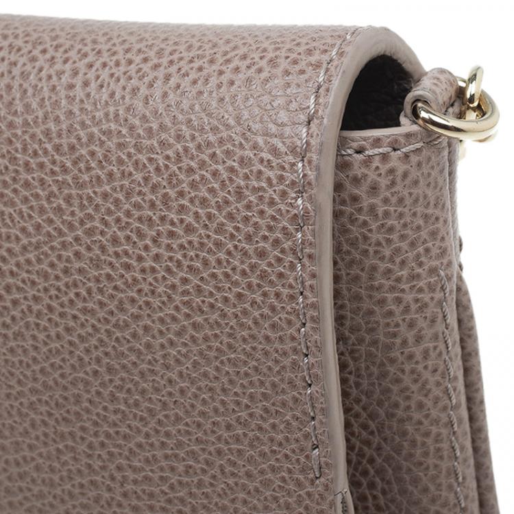 Pre Owned Carolina Herrera Beige Leather Chain Clutch