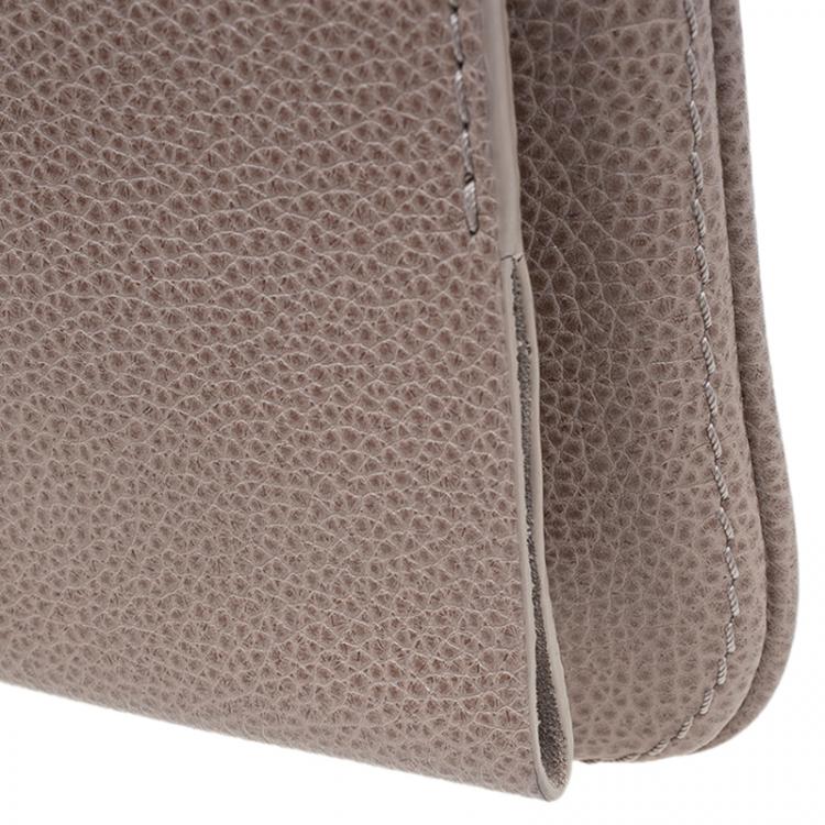 Pre Owned Carolina Herrera Beige Leather Chain Clutch