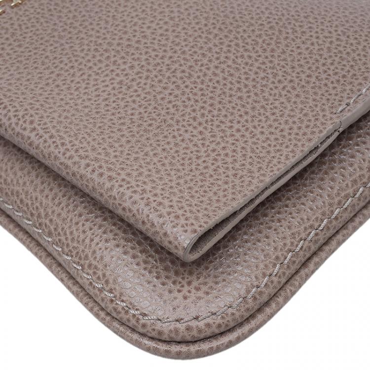 Pre Owned Carolina Herrera Beige Leather Chain Clutch